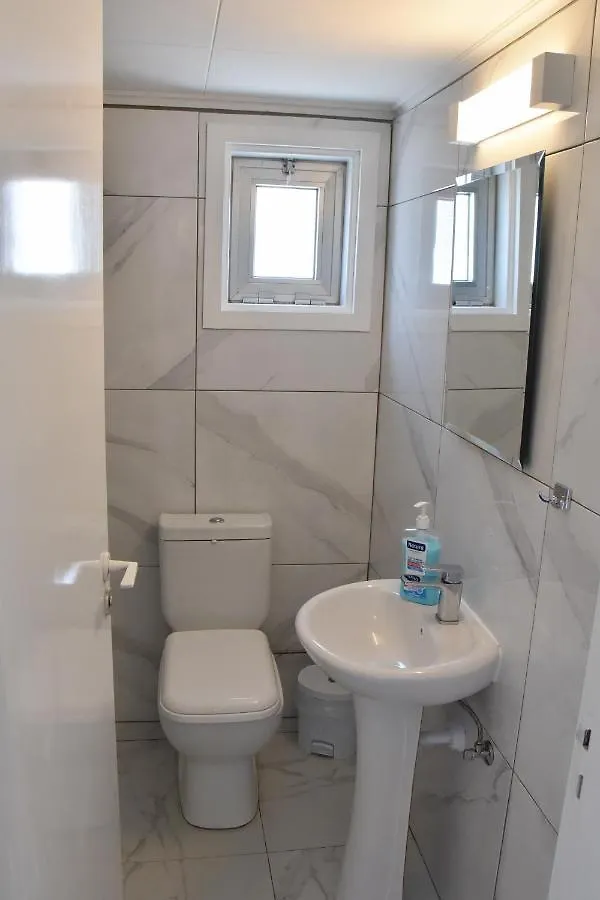 Kolonaki Seaview Apartments Larnaca 0*,